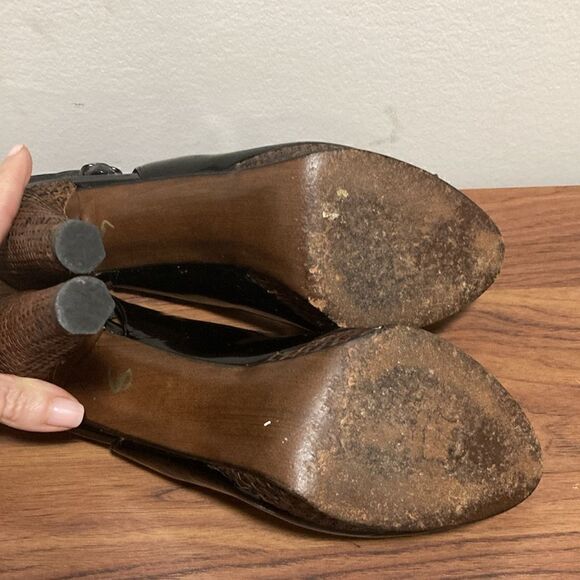 Stuart Weitzman Black Patent  Leather Sling Back Peep Toe Pumps. Size 8.5. - Picture 9 of 9